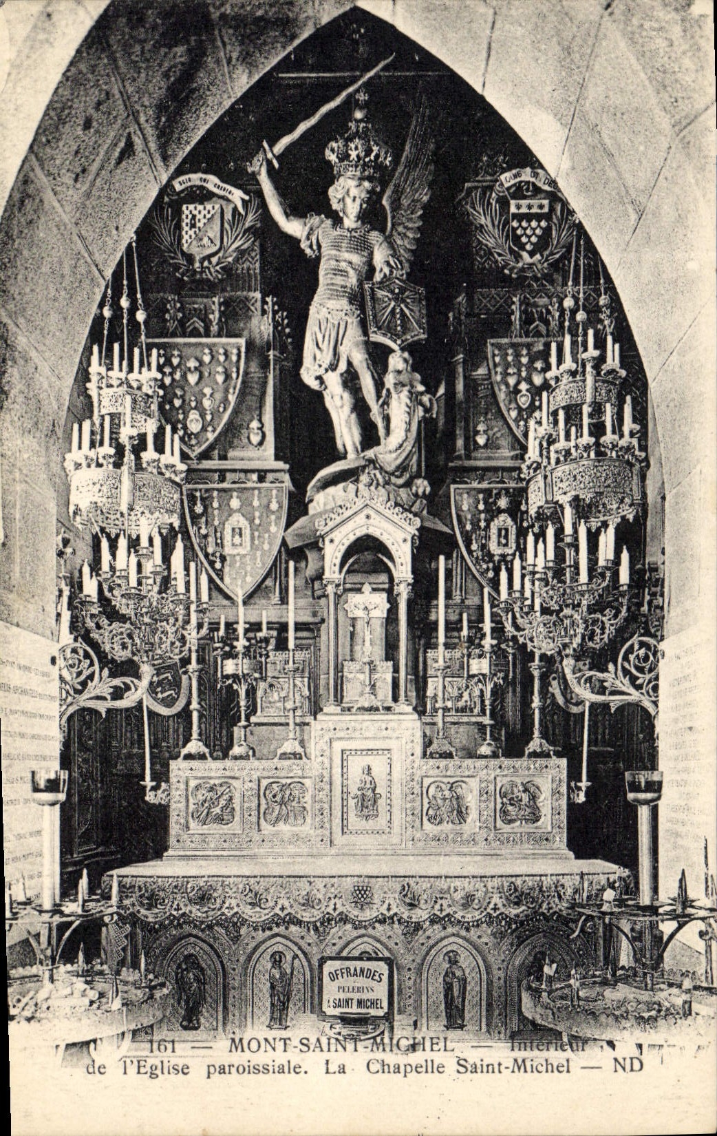 CPA Mont Saint Michel Interieur de l'Eglise paroissiale La Chapelle Saint Michel