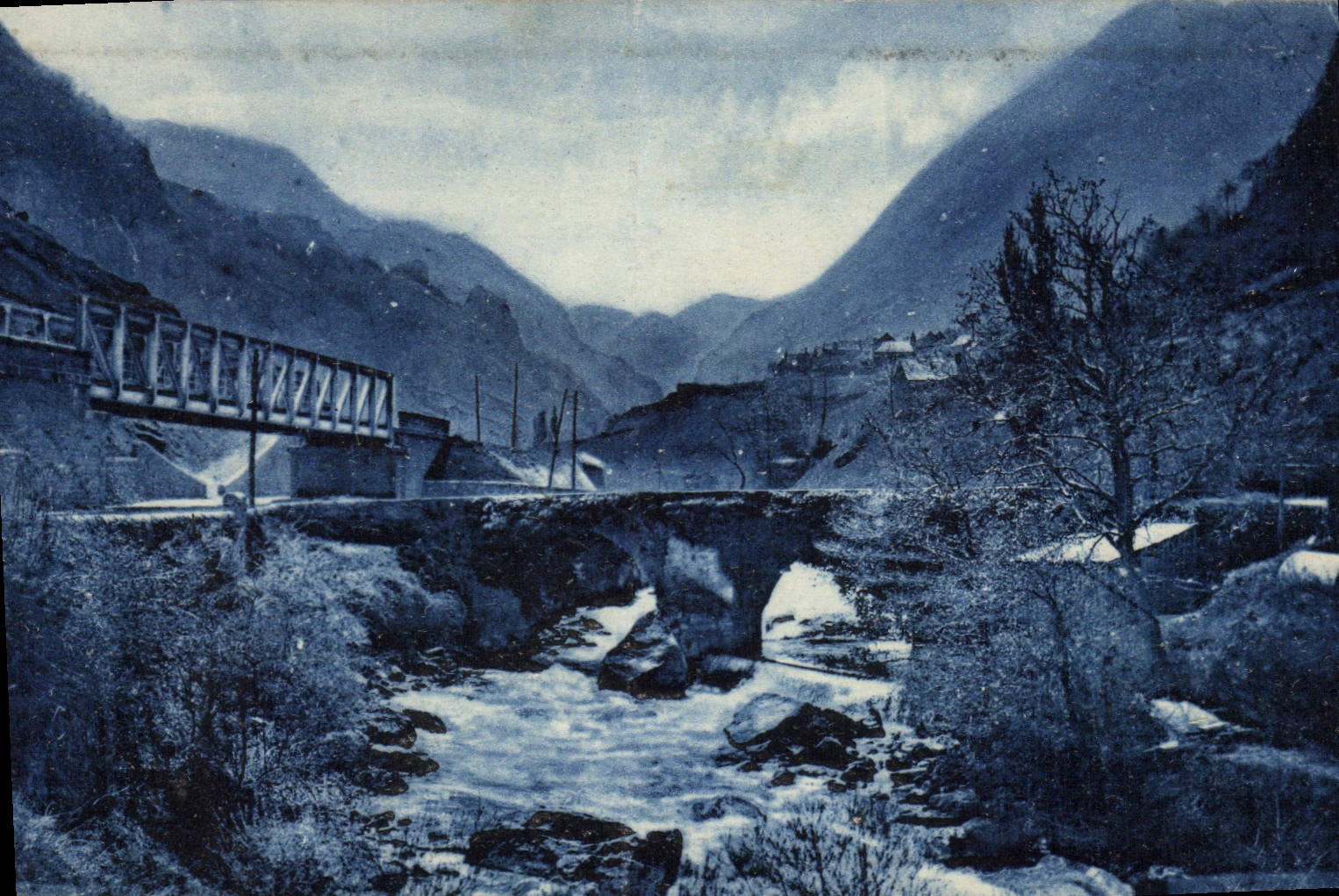 CPA Les Pyrenees Environs d'Oloron Vallee d'Aspe du Pont D'Estaut