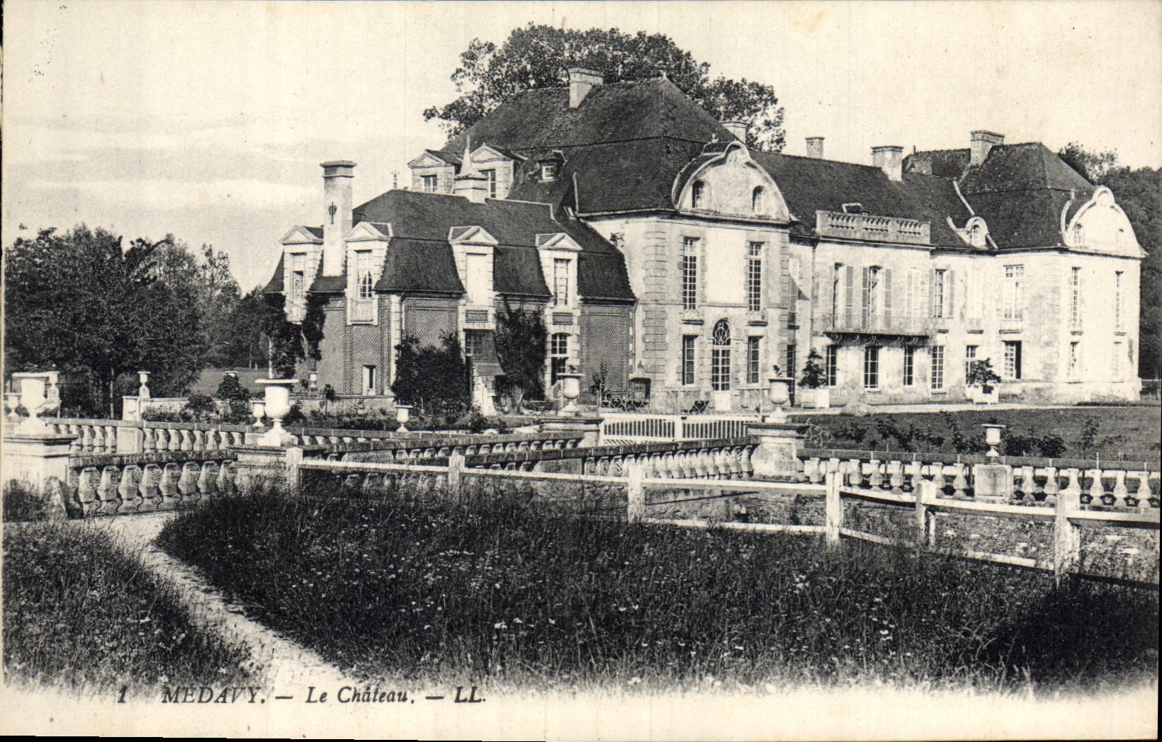 CPA Medavy Le Chateau