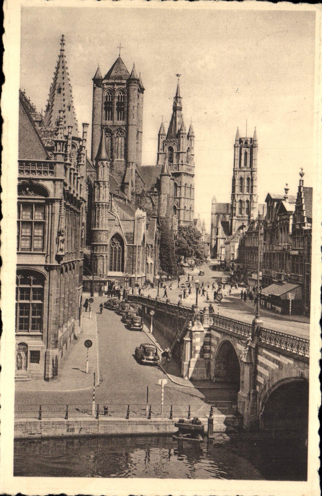 CPA Gand Eglise Saint Nicolas Belfroi et Eglise Saint Bavom