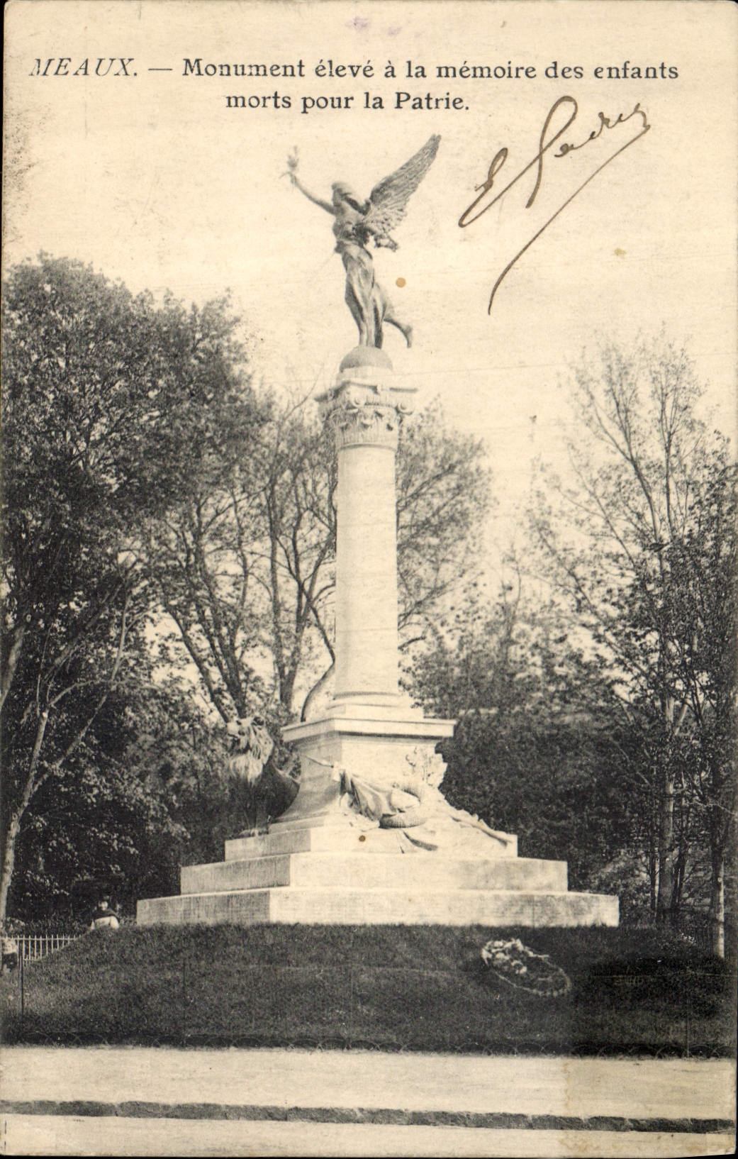 CPA Meaux Monument eleve a la memoire des enfants morts pour la Patrie