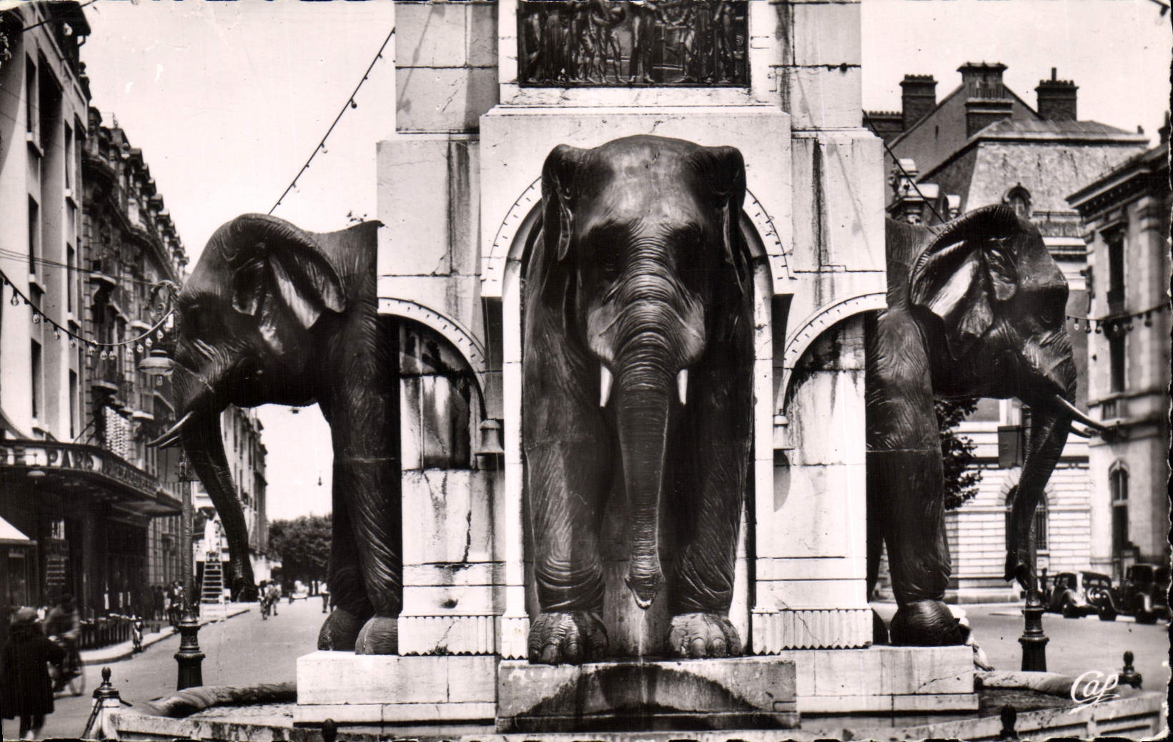 CPA Chambery La Fontaine des Elephants (details)