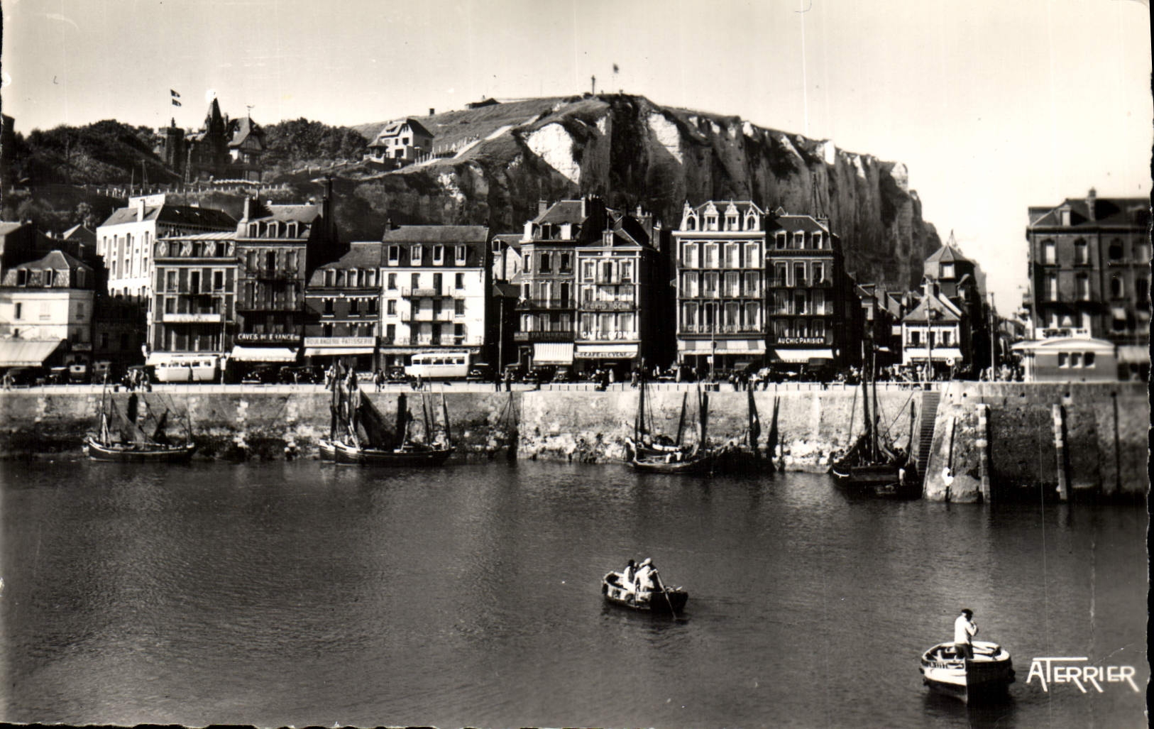 CPA Le Treport (S inf) Le Quai Fraçois 1er et les passeurs