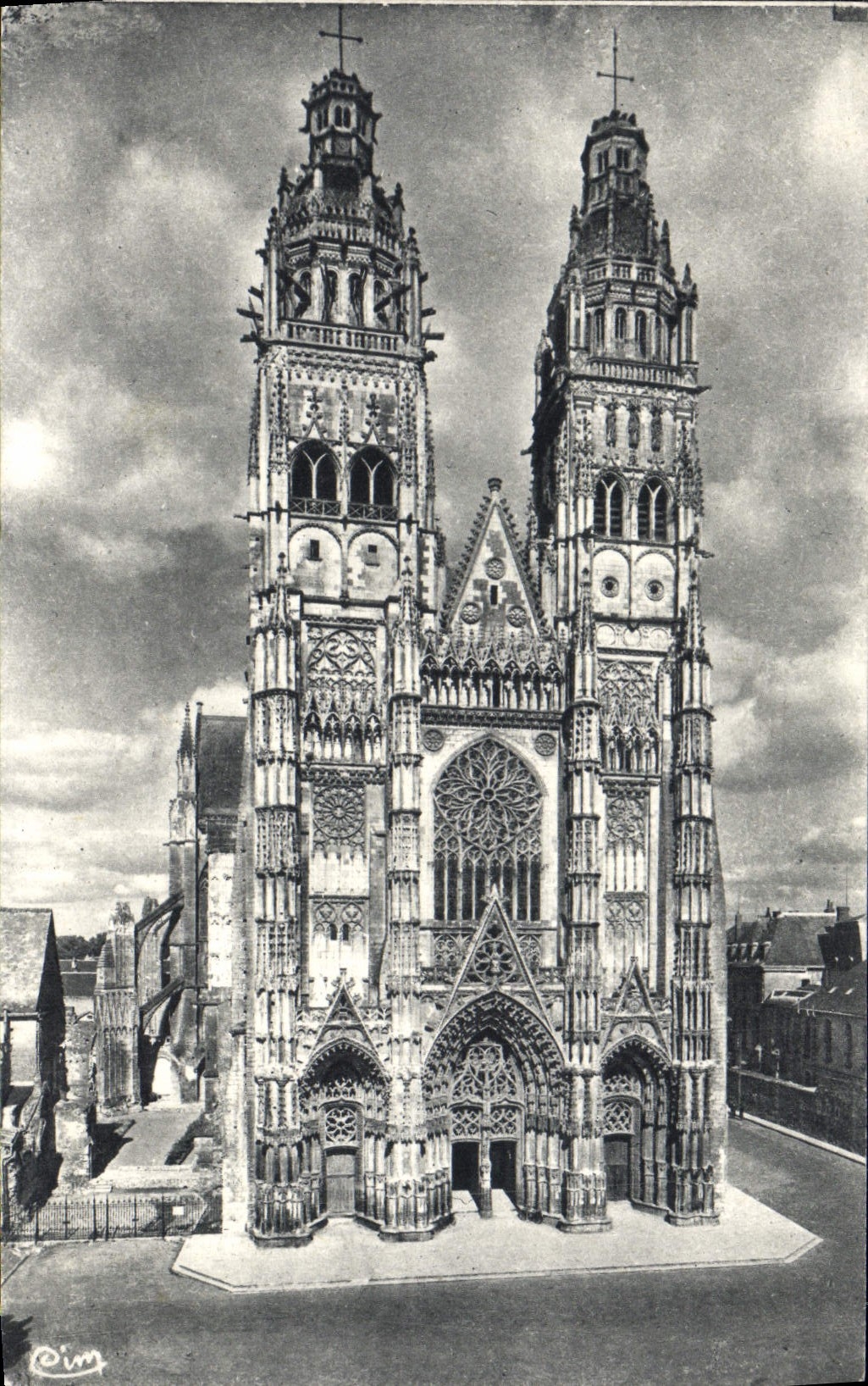 CPA Tours (L et L) La Cathedrale St Gatien