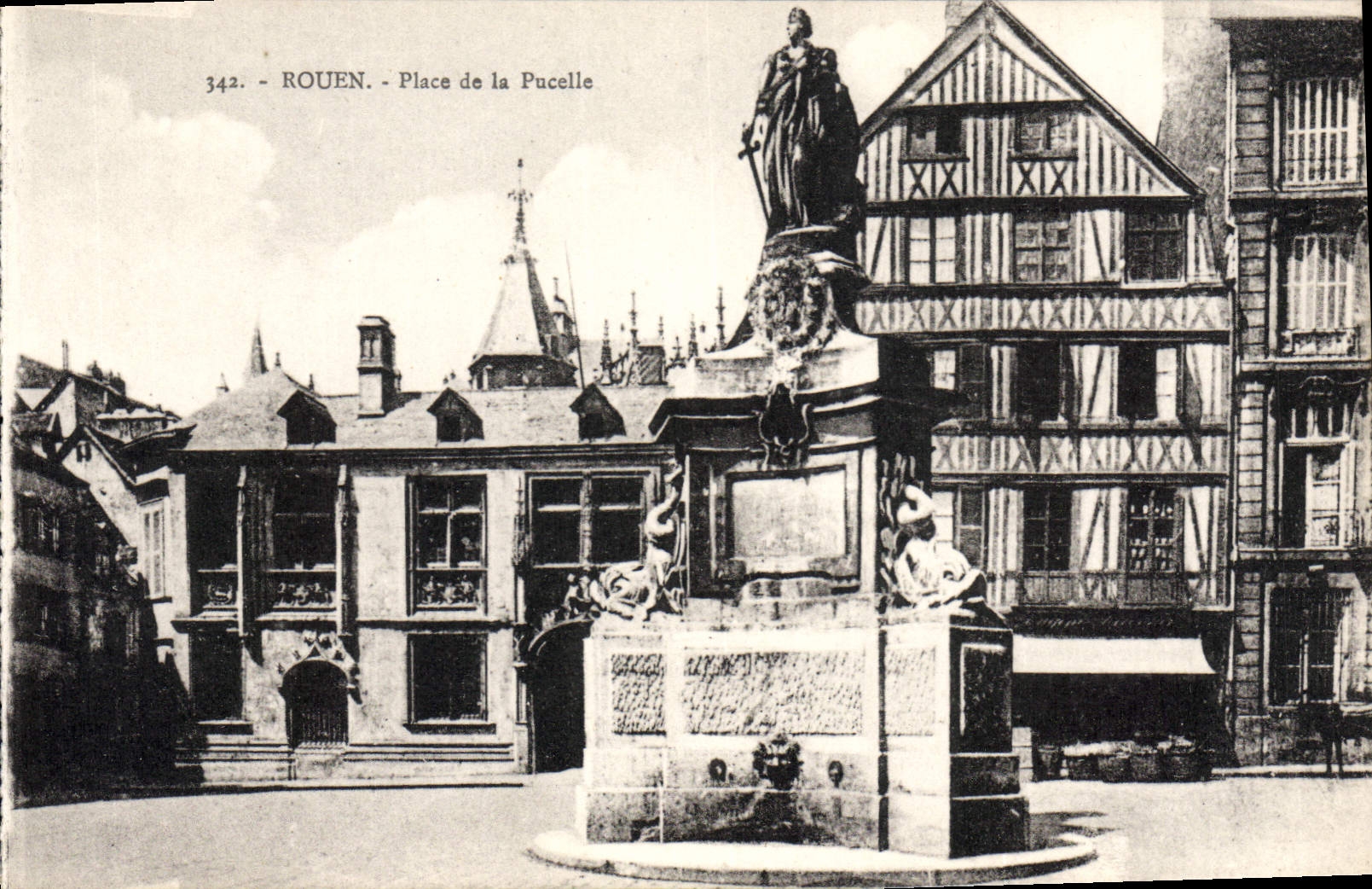 CPA Rouen Place de la Pucelle