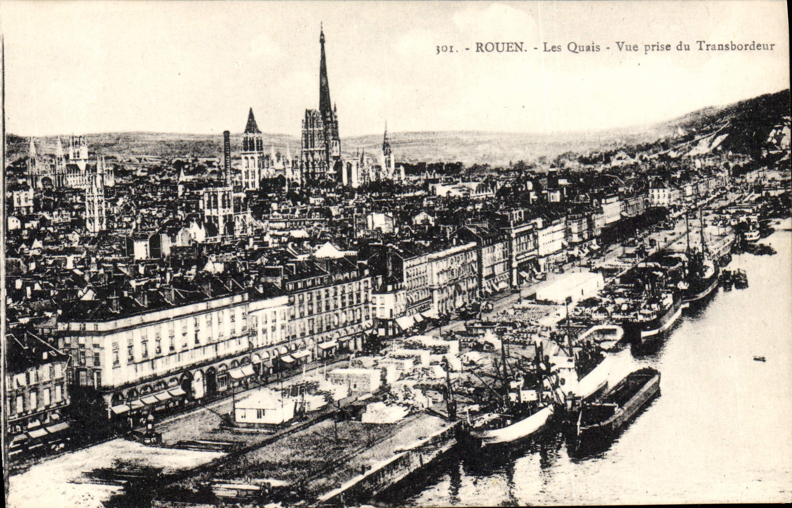 CPA Rouen Les Quais Vue prise du Transbordeur Bateaux