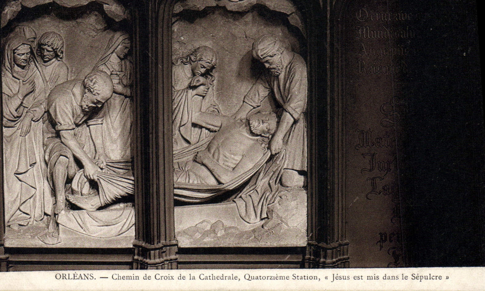 CPA Orleans Chemin de Croix de la Cathedrale Quatorzieme Station Jesus est mis dans le Sepulcre