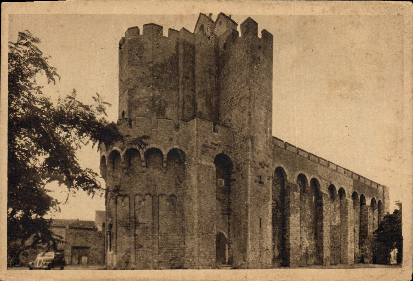 CPA Saintes Maries de la Mer (B du Rh) L'Eglise