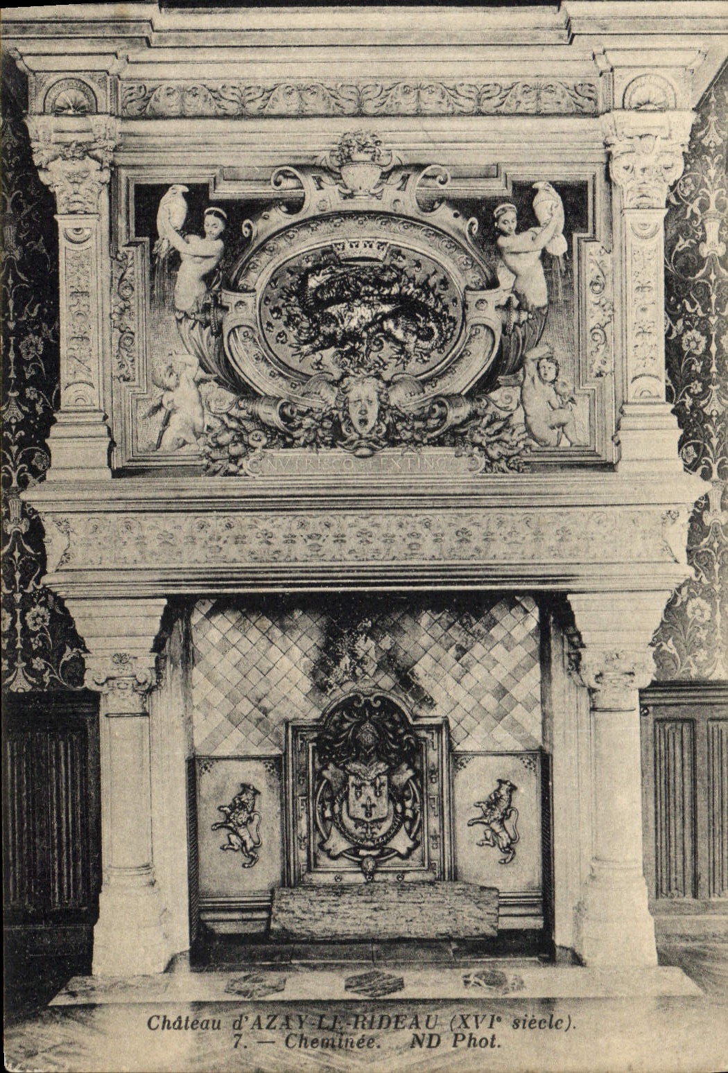 CPA Chateau d'Azay Le Rideau (XVI siecle) Cheminee