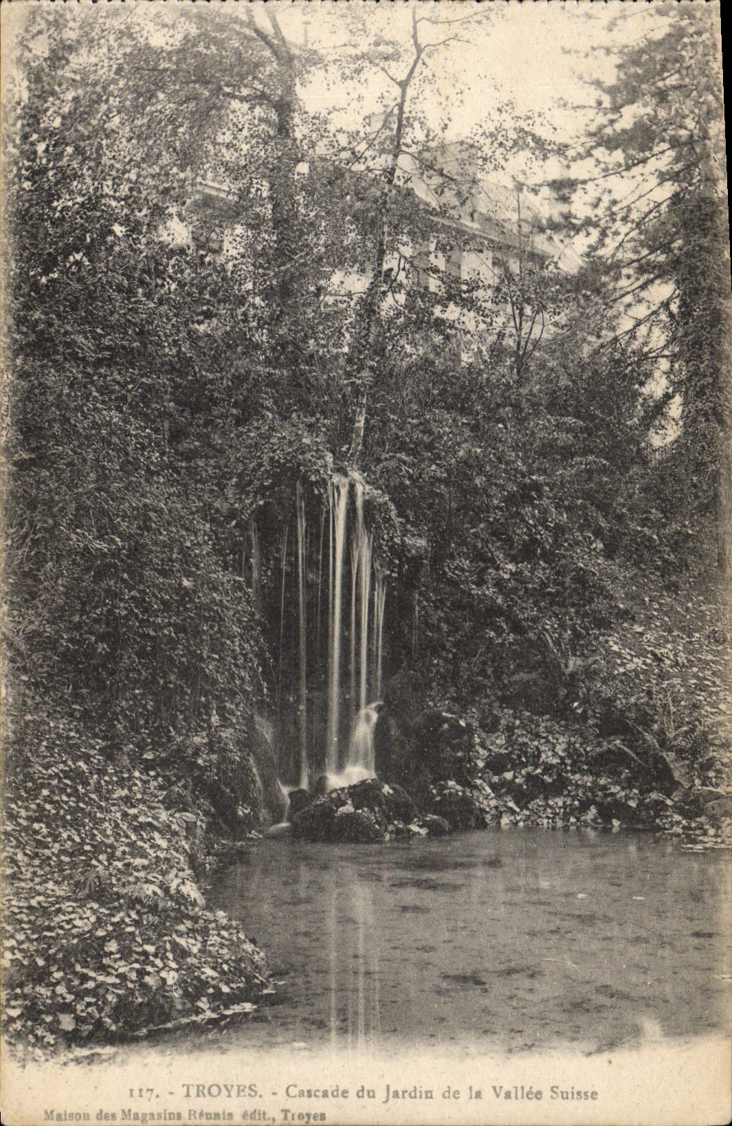 CPA Troyes Cascade du Jardin de la Vallee Suisse