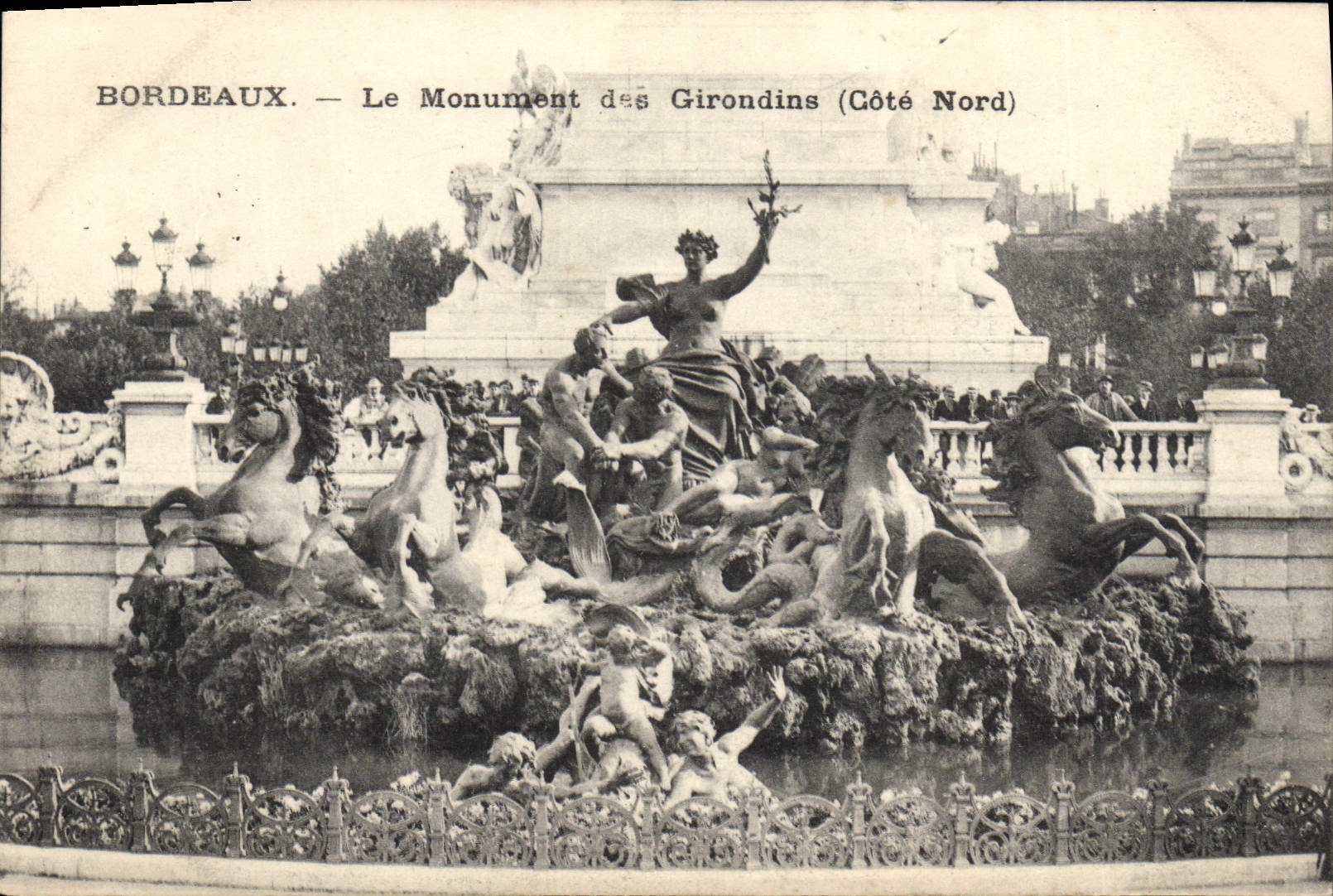 CPA Bordeaux Le Monument des Girondins Cote nord 