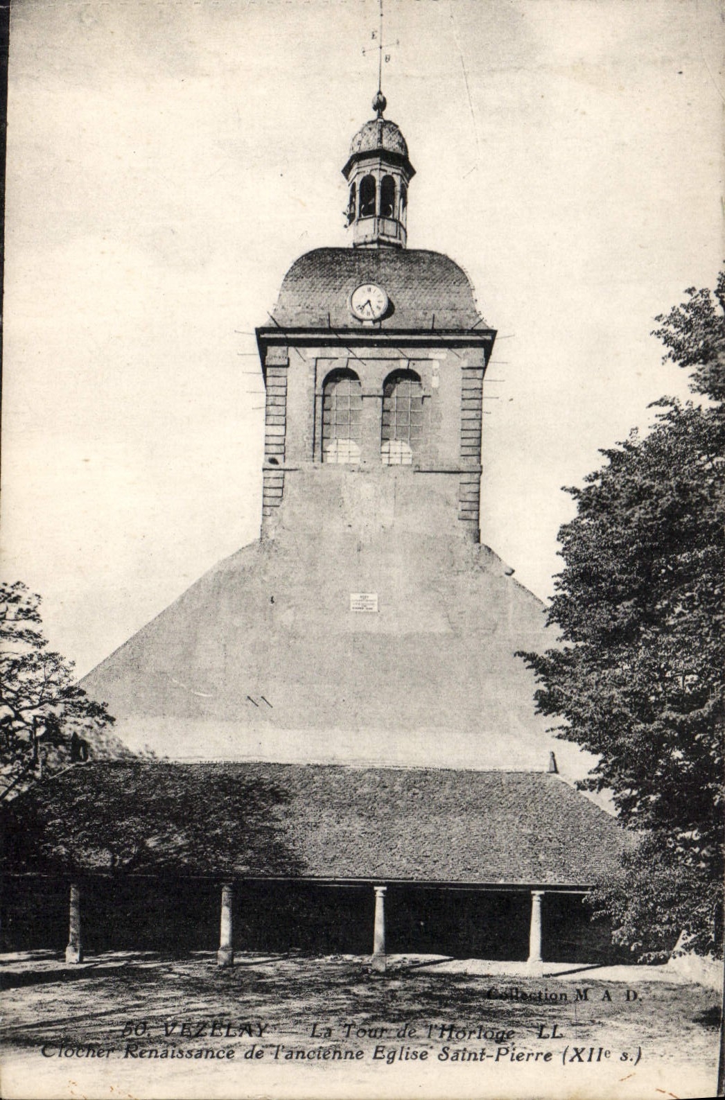 CPA Vezelay La Tour de l'Horloge Clocher Renaissance de l'ancienne Eglise Saint Pierre