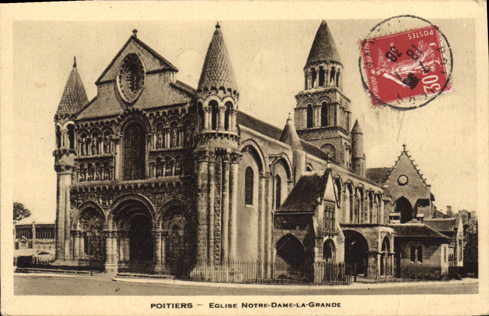 CPA Poitiers Eglise Notre dame la Grande