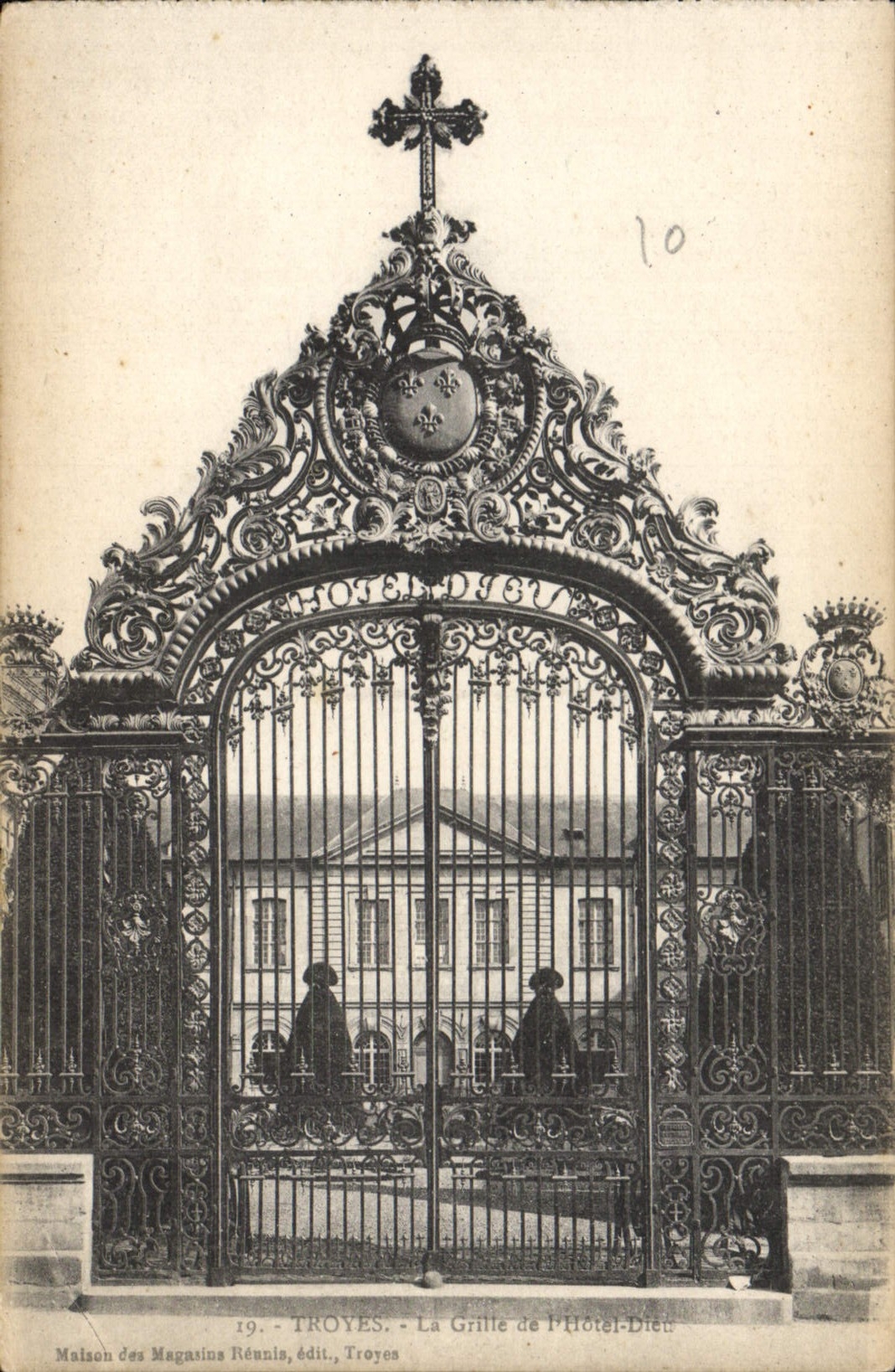 CPA Troyes La Grille de l'Hotel Dieu