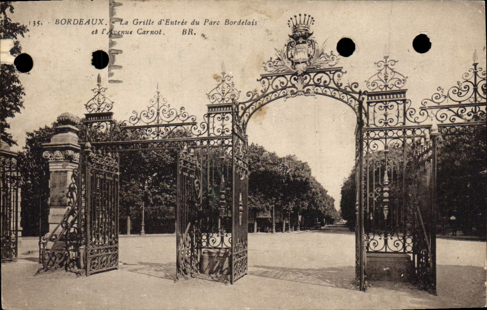 CPA Bordeaux La Grille d'Entree du Parc Bordelais et l'Avenue Carnot 