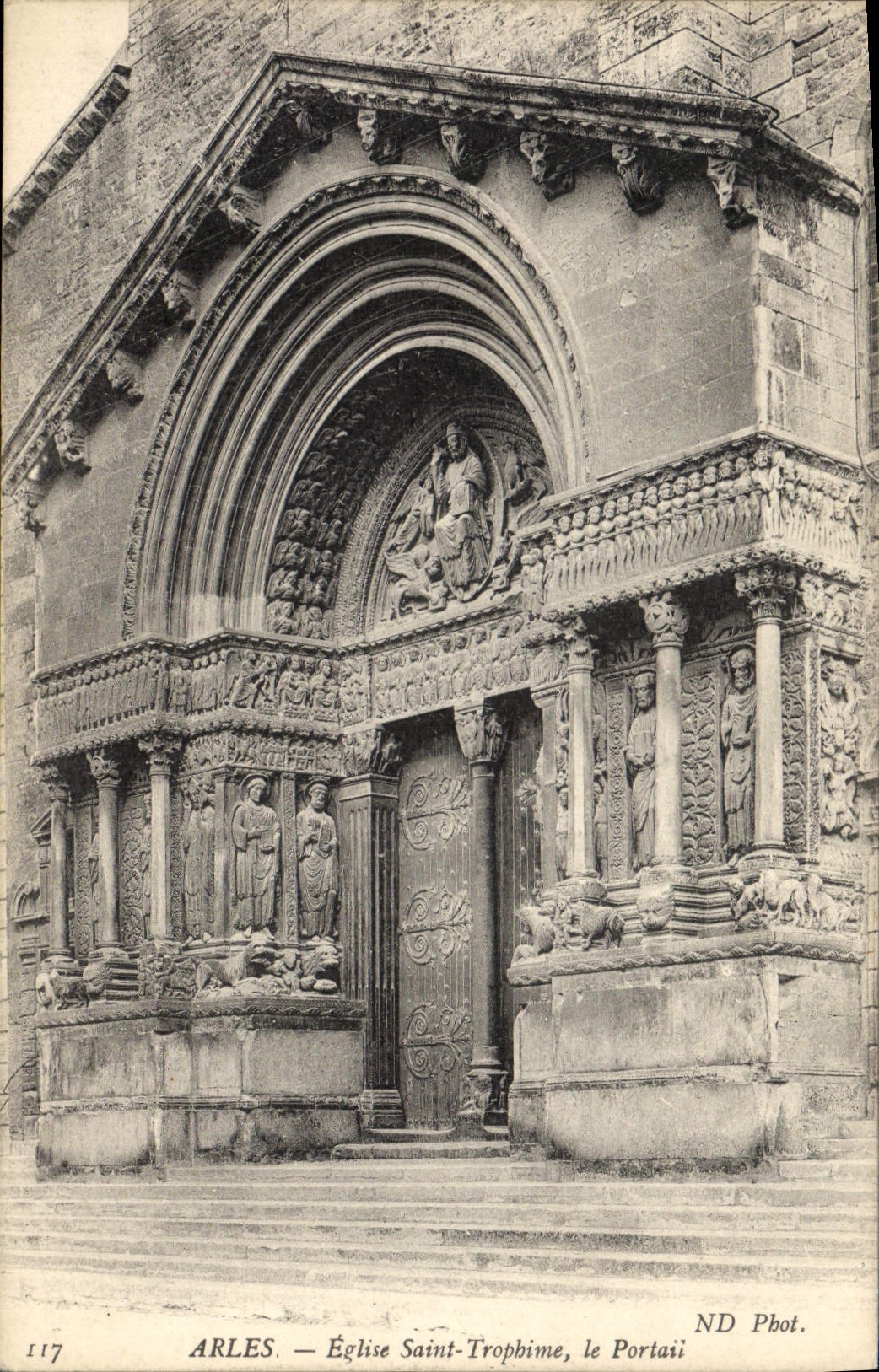 CPA Arles Eglise Saint Trophime le Portail 