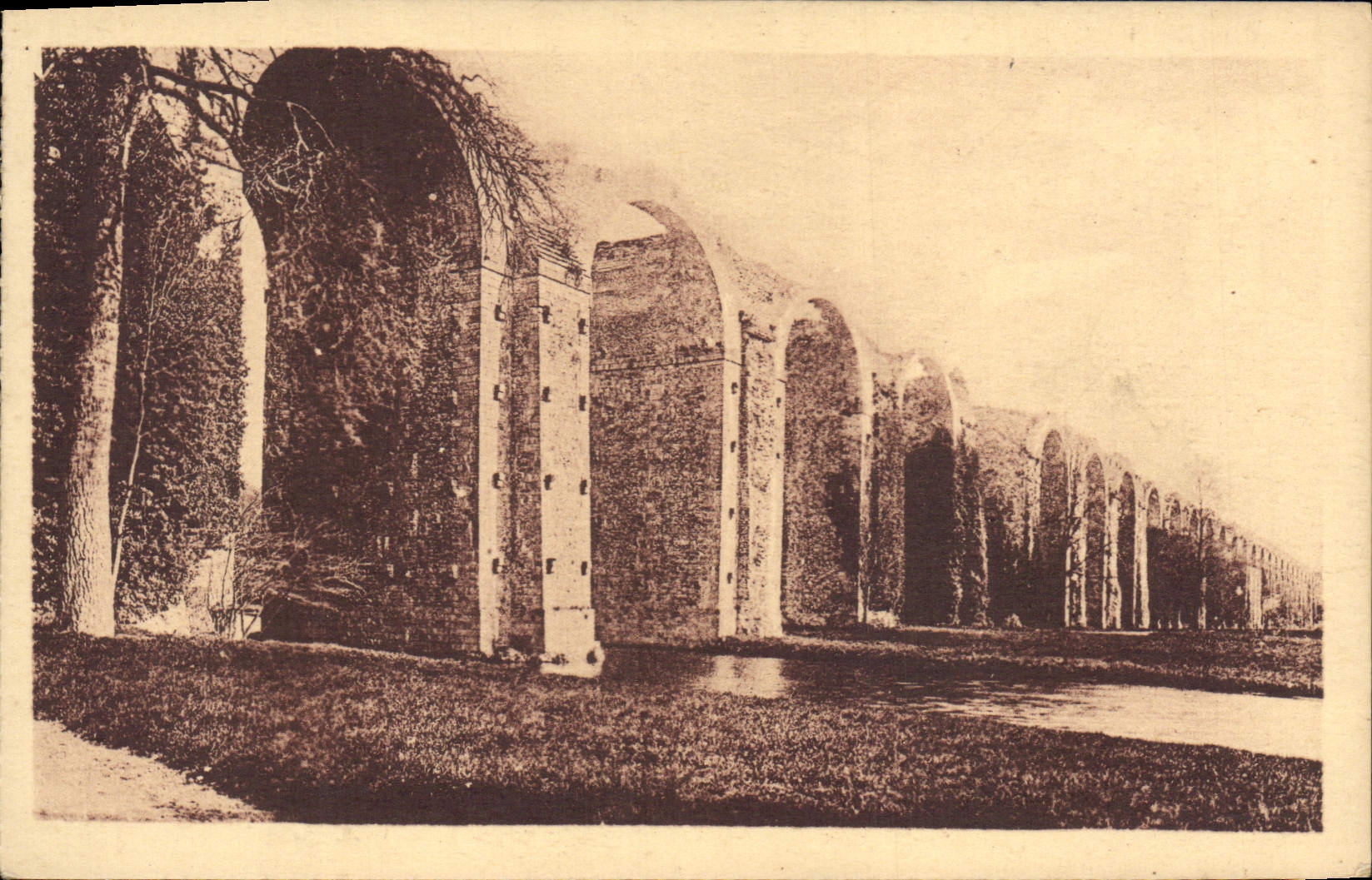 CPA Maintenon Eure et Loir L'Aqueduc 
