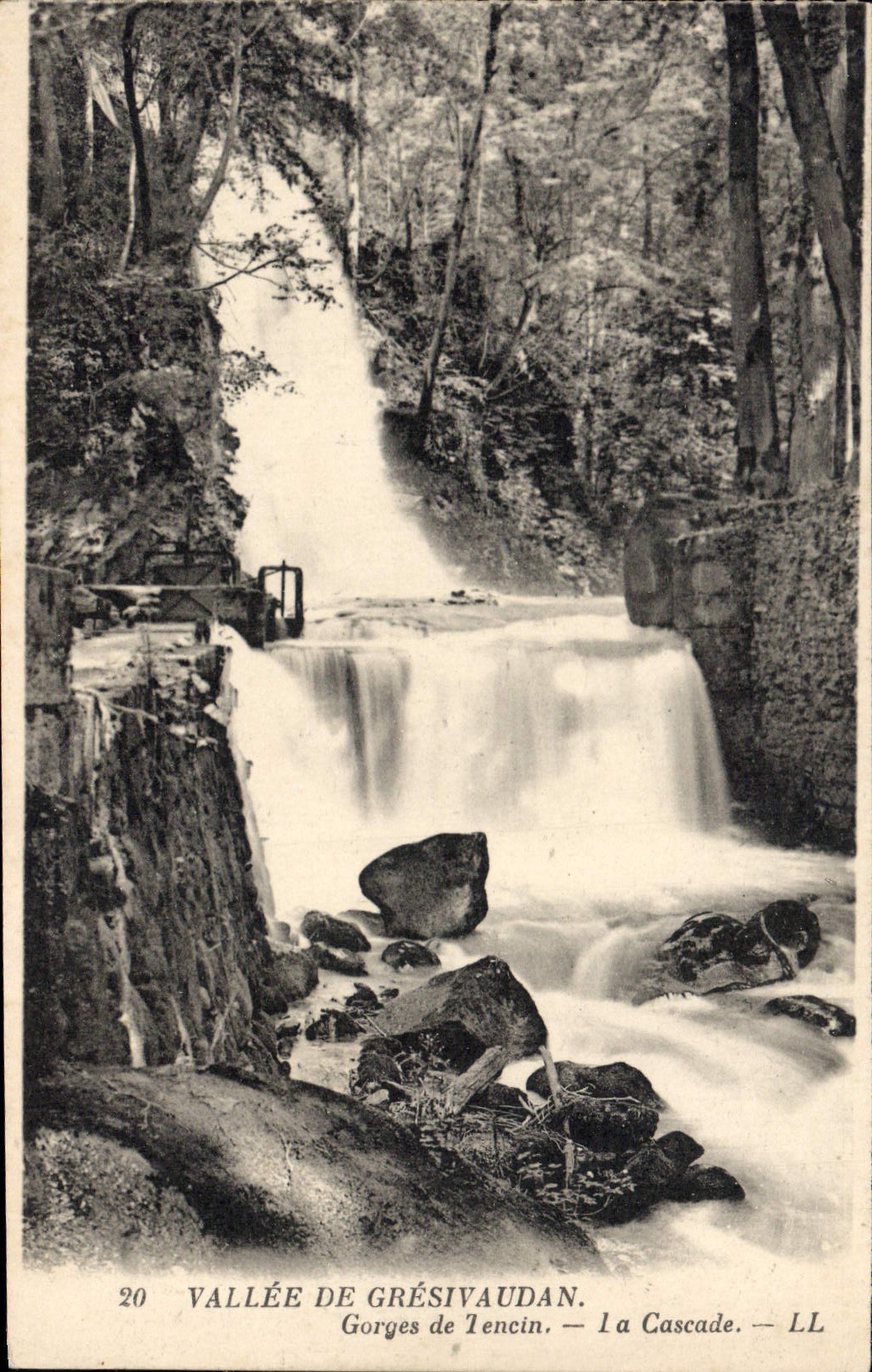 CPA Vallee de Gresivaudan Gorges de Tencin La Cascade 