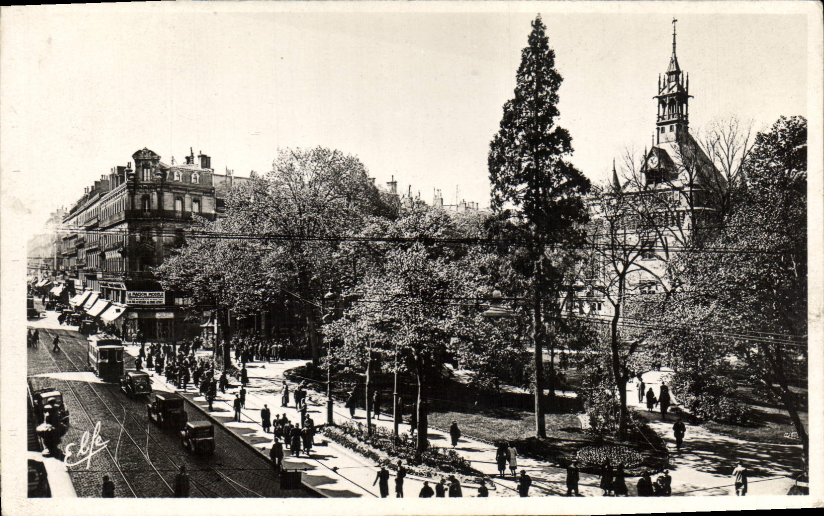 CPA Toulouse La Rue d'Alsace Lorraine et Le Square de Capitole 