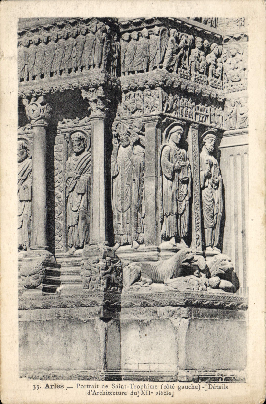 CPA Arles Portrait de Saint Trophime cote gauche