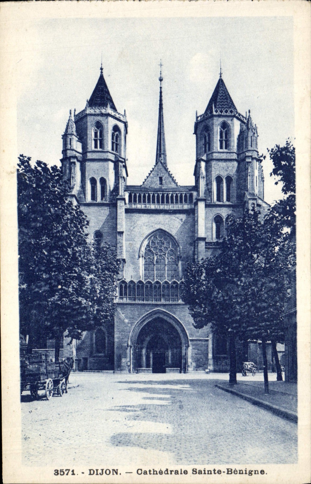 CPA Dijon Cathedrale Sainte Benigne 