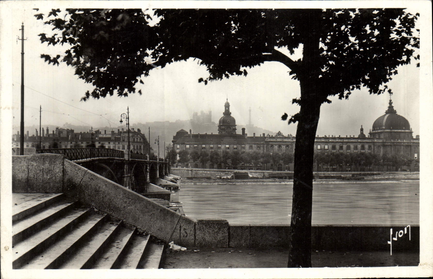 CPA Lyon Rhone pont de la Guillotiere et Hotel Dieu 