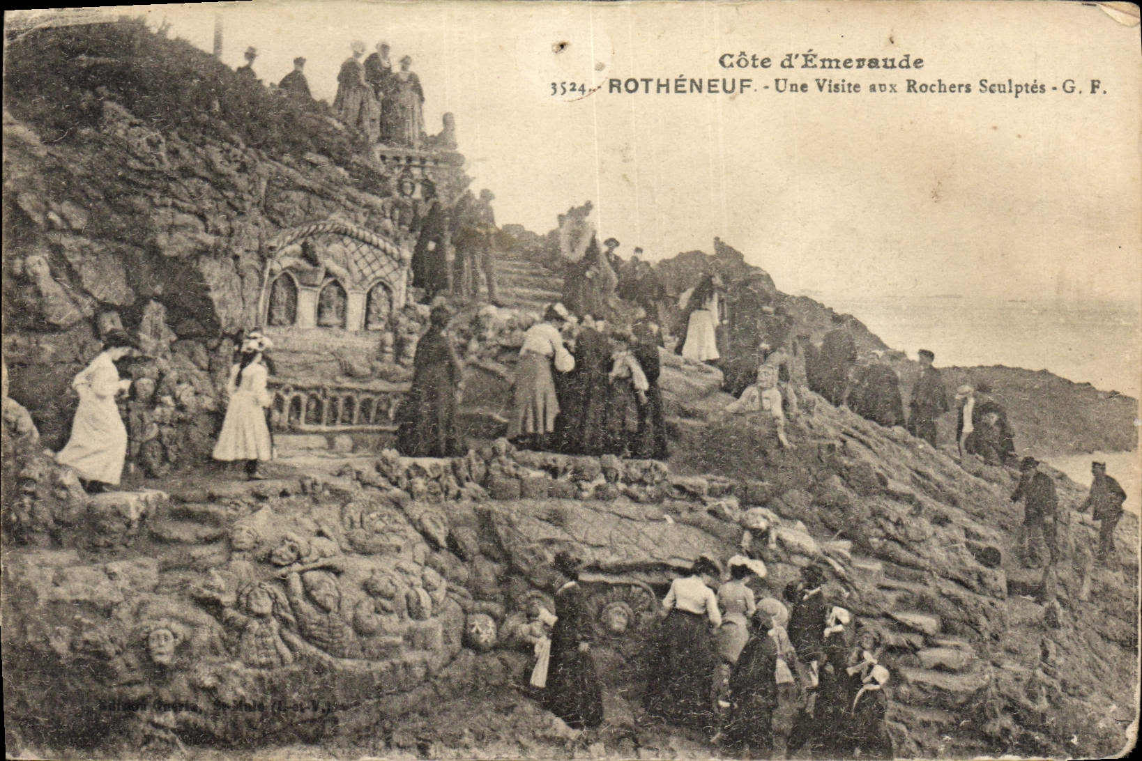 CPA Cote d'Emeraude Rotheneuf une une visite aux rochers Sculptes