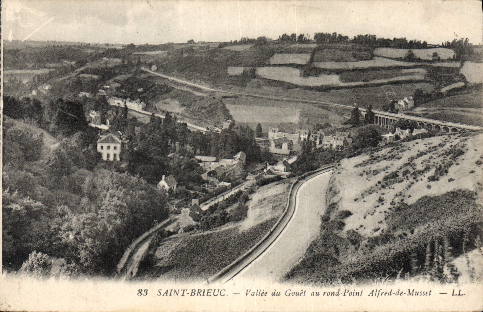 CPA Saint Brieuc Valle de Gouet au rond Point Alfred de Musset 