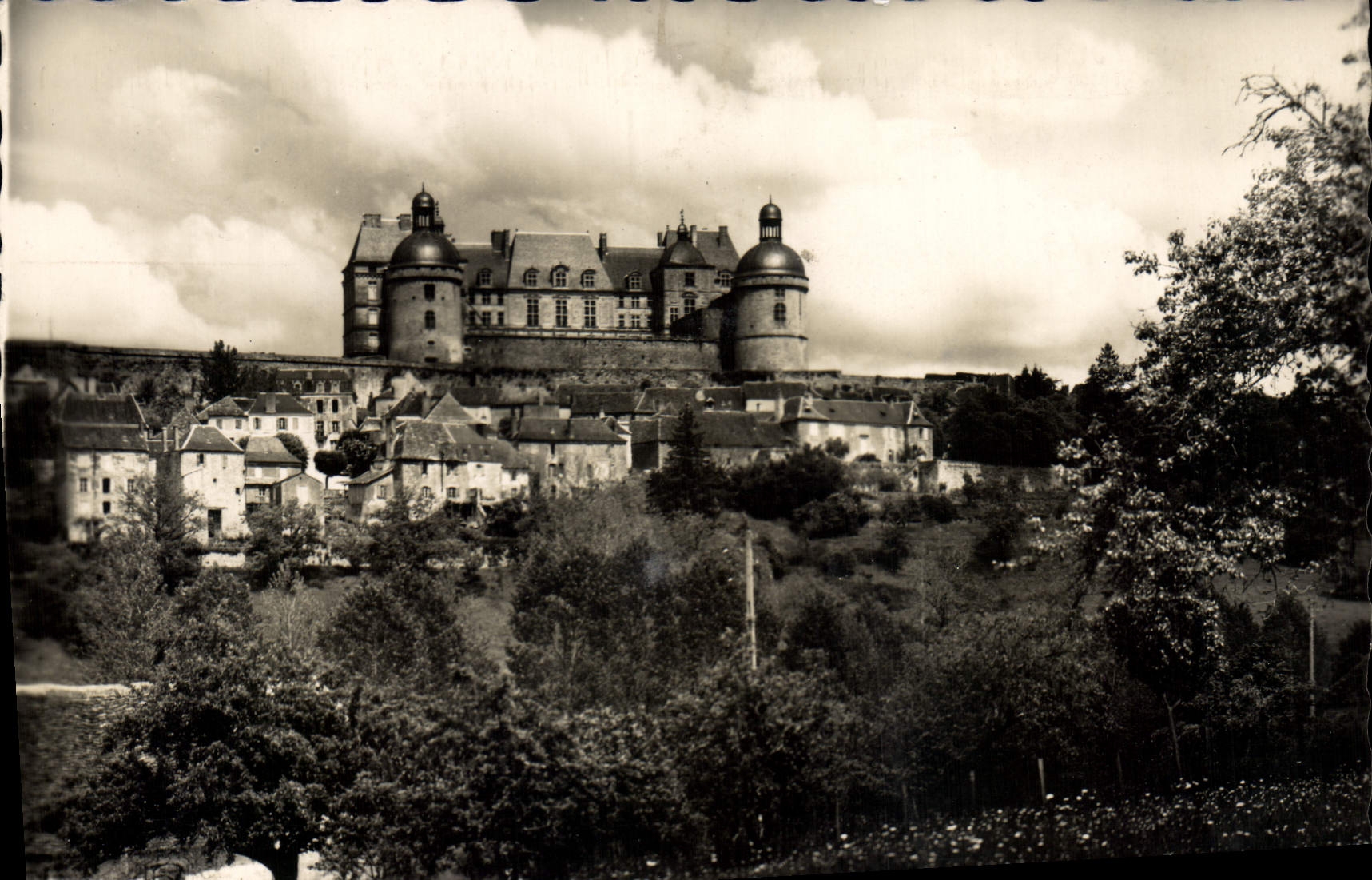 CPM Le Chateau de Hautefort Dordogne 