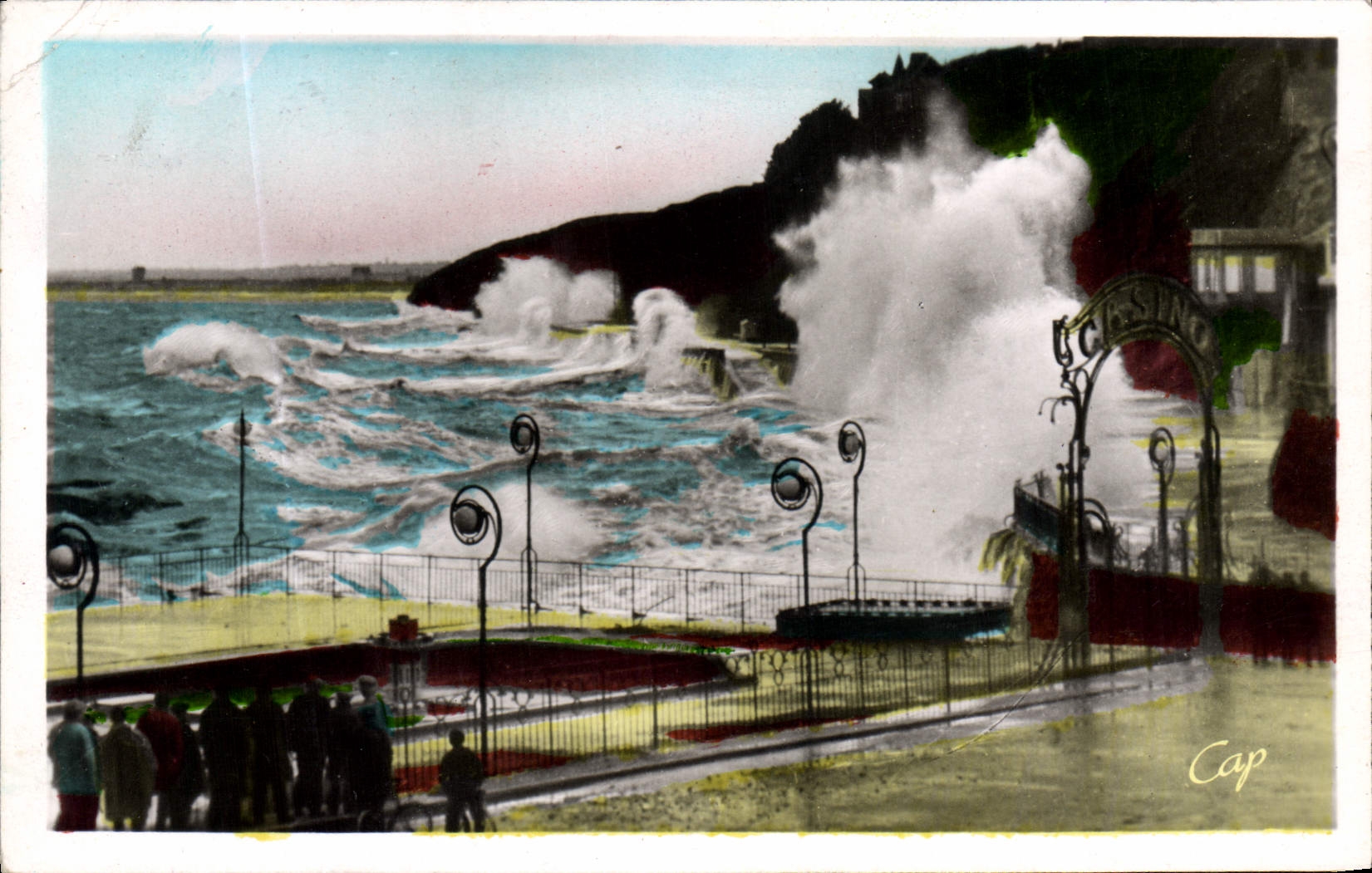 CPA Granville Effet de vagues sur la Digue