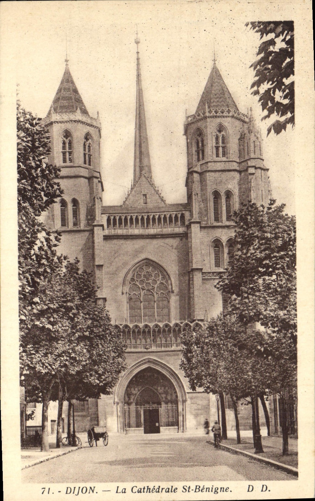 CPA Dijon La Cathedrale St Benigne 