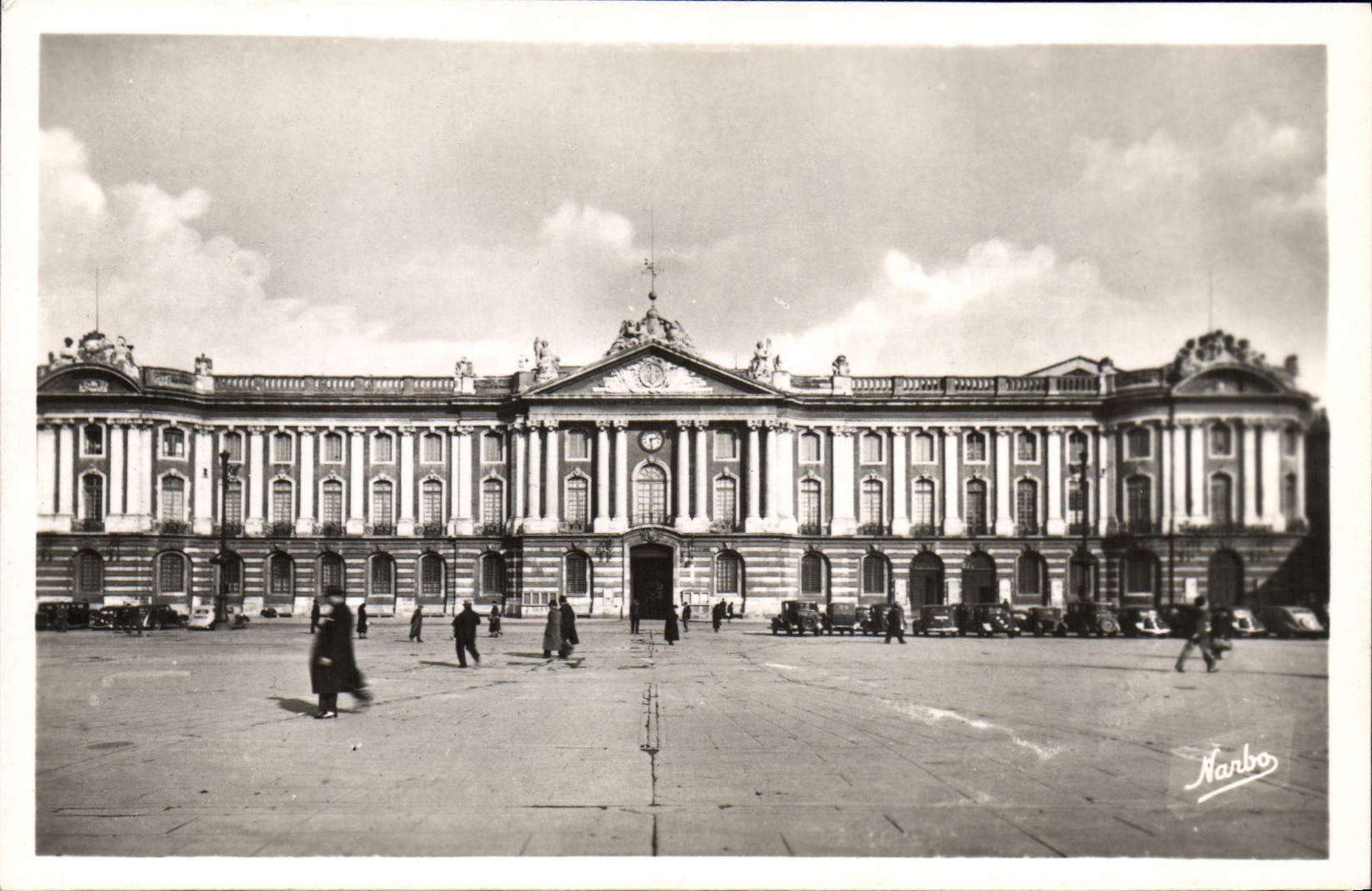 CPA Toulouse Haute Garonne Place et Facade de Capitole