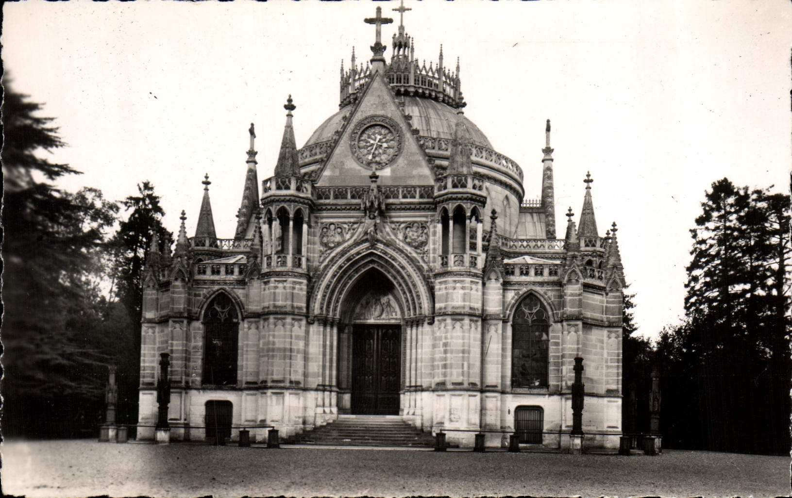CPA Chapelle royale Saint louis sepulture de la famille d'Orleans Dreux