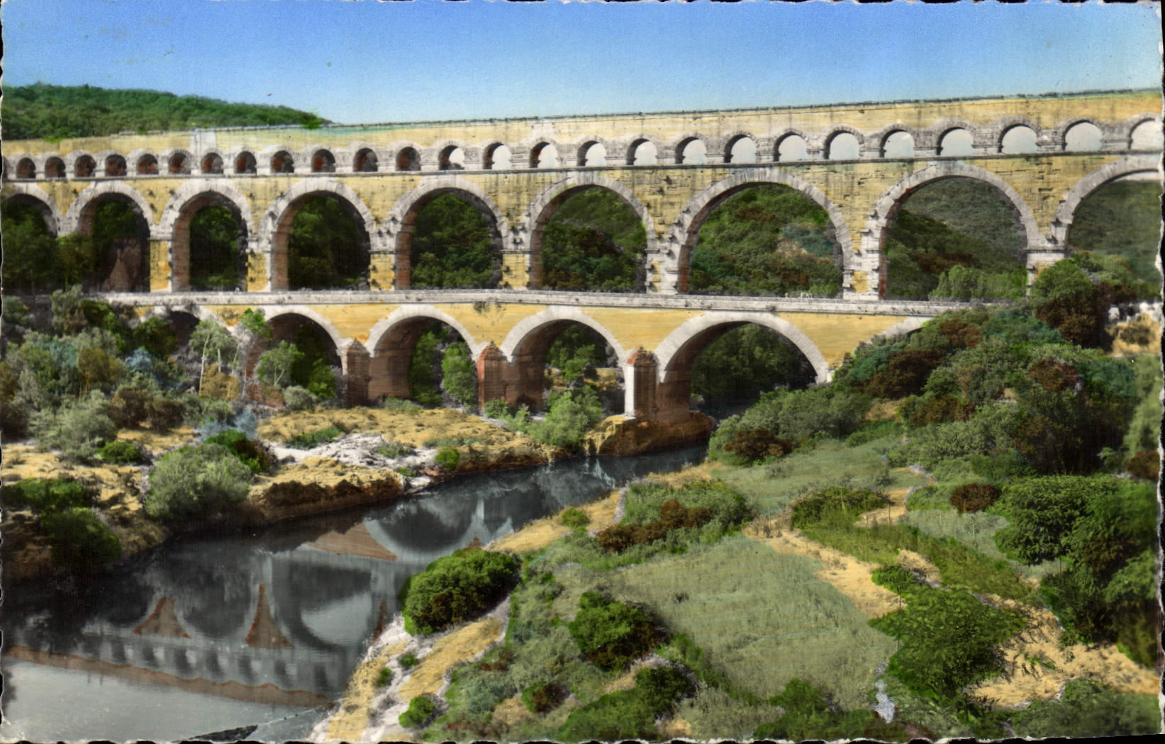 CPM Le pont du gard Aqueduc Romain Agrippo fendre de l'Empereur Auguste charge de la direction des t