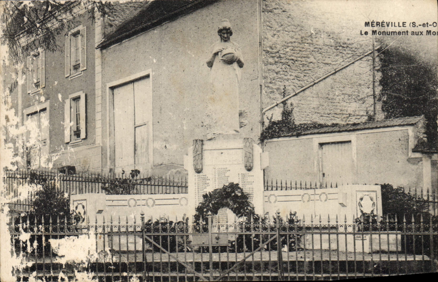 CPA Mereville le Monument aux Morts