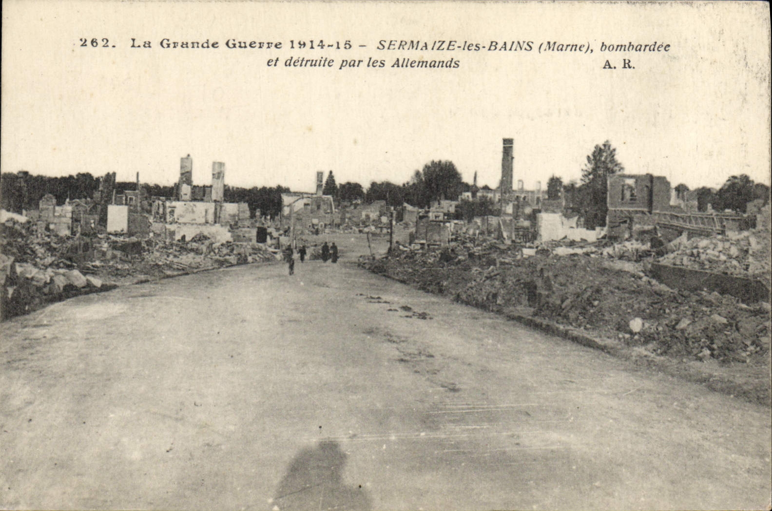 CPA Militaria la Grande guerre 1914 15 Sermaize les Bains Marne bombardee et detruite par les Allema