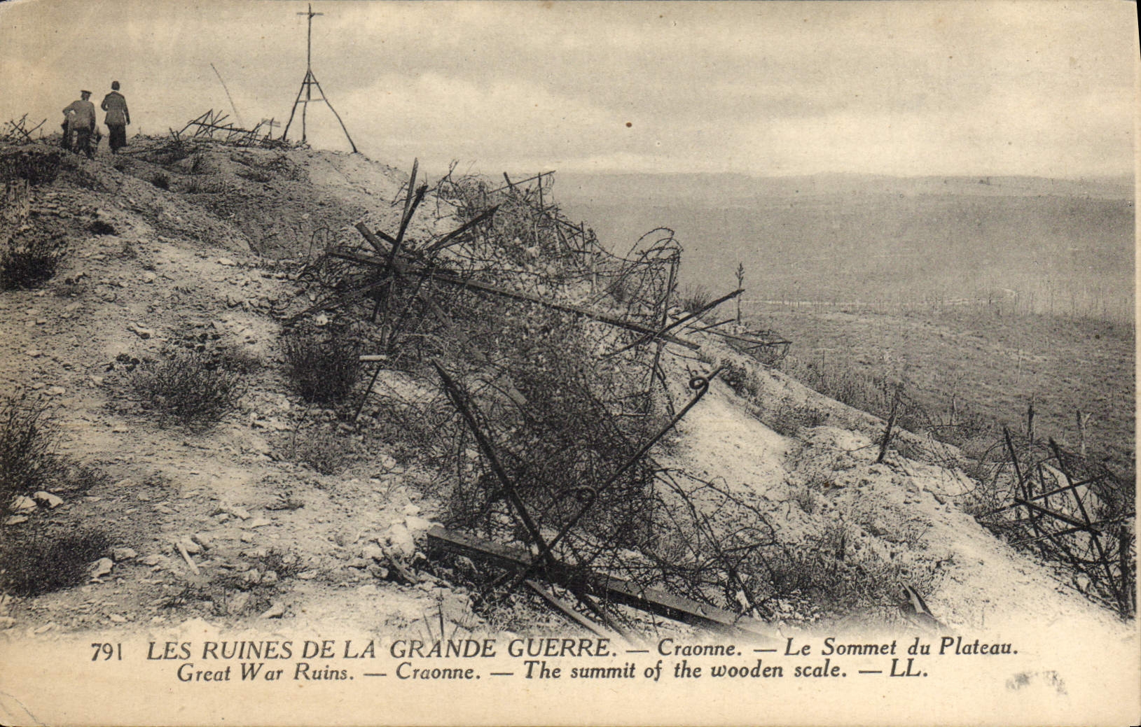 CPA Militaria Les Ruines de la grande guerre Craonne le sommet du Plateau