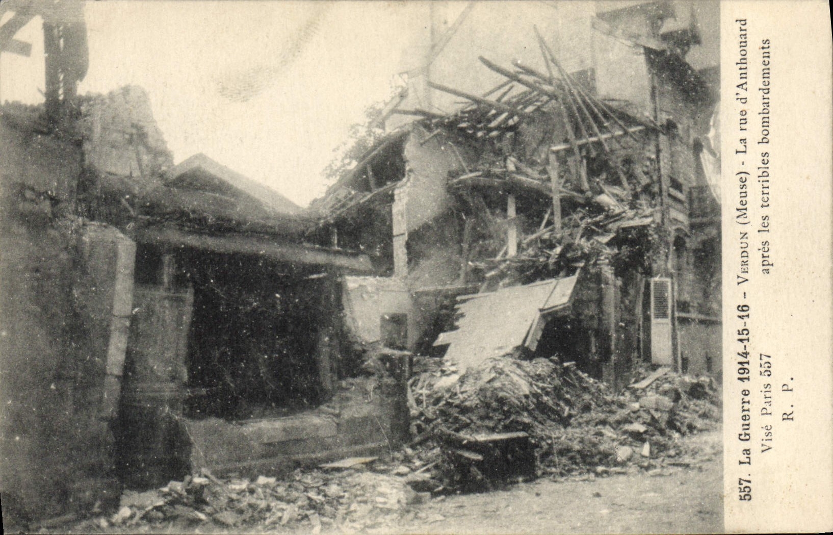 CPA Militaria La guerre 1914 15 16 Verdum Meuse la rue d'Anthouard apres les terribles bombardements
