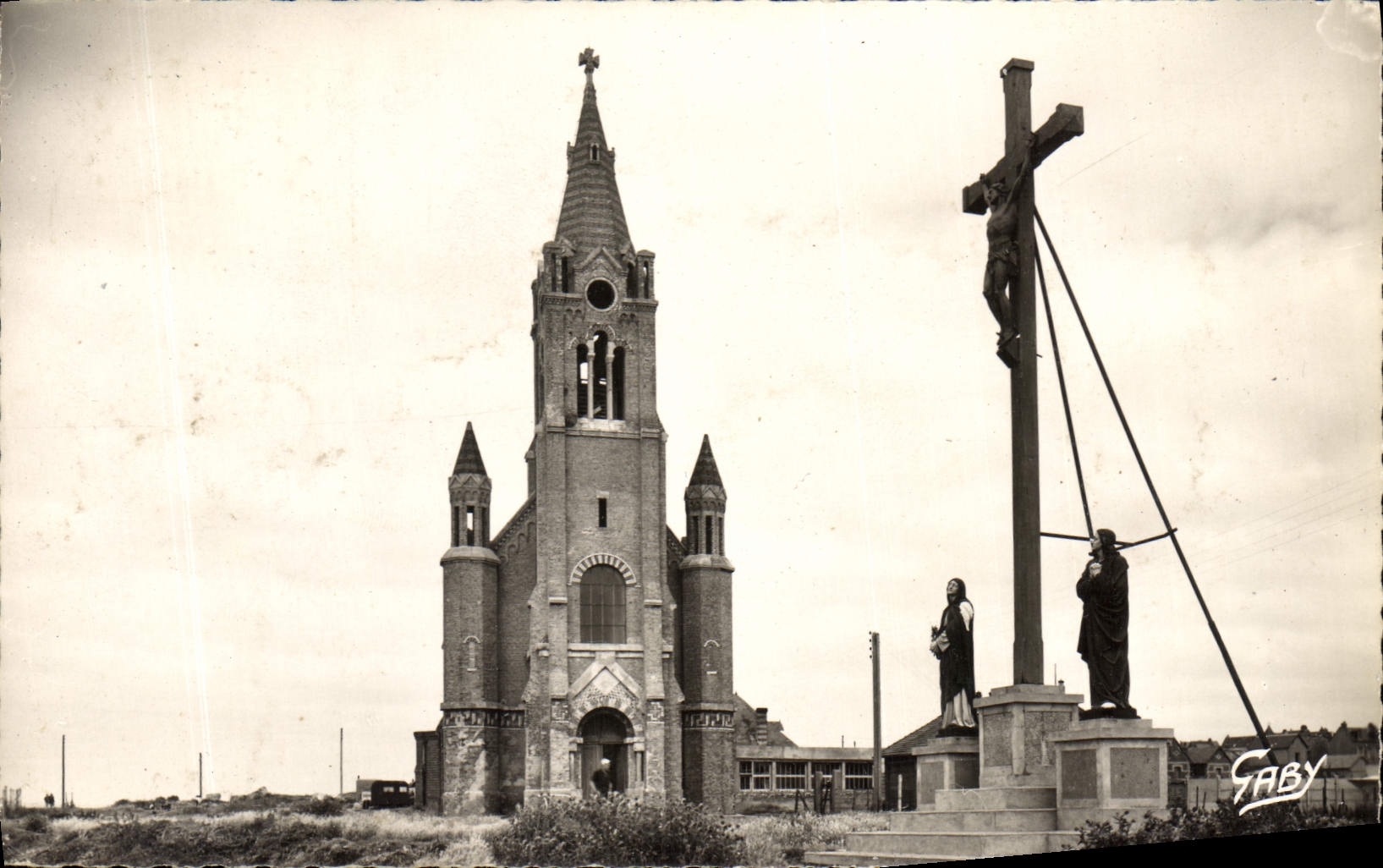 CPM Dieppe Seine Mme le Calvaire et Notre Dame de Bon Secours 