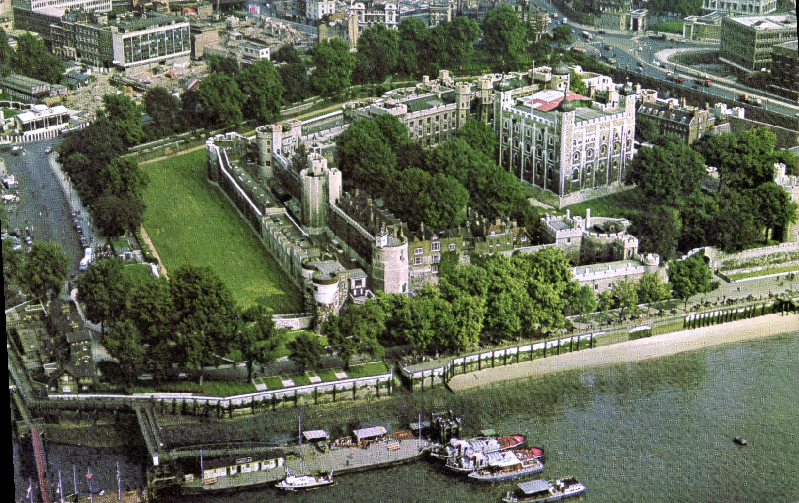 CPM Aerial view of the Tower of London 