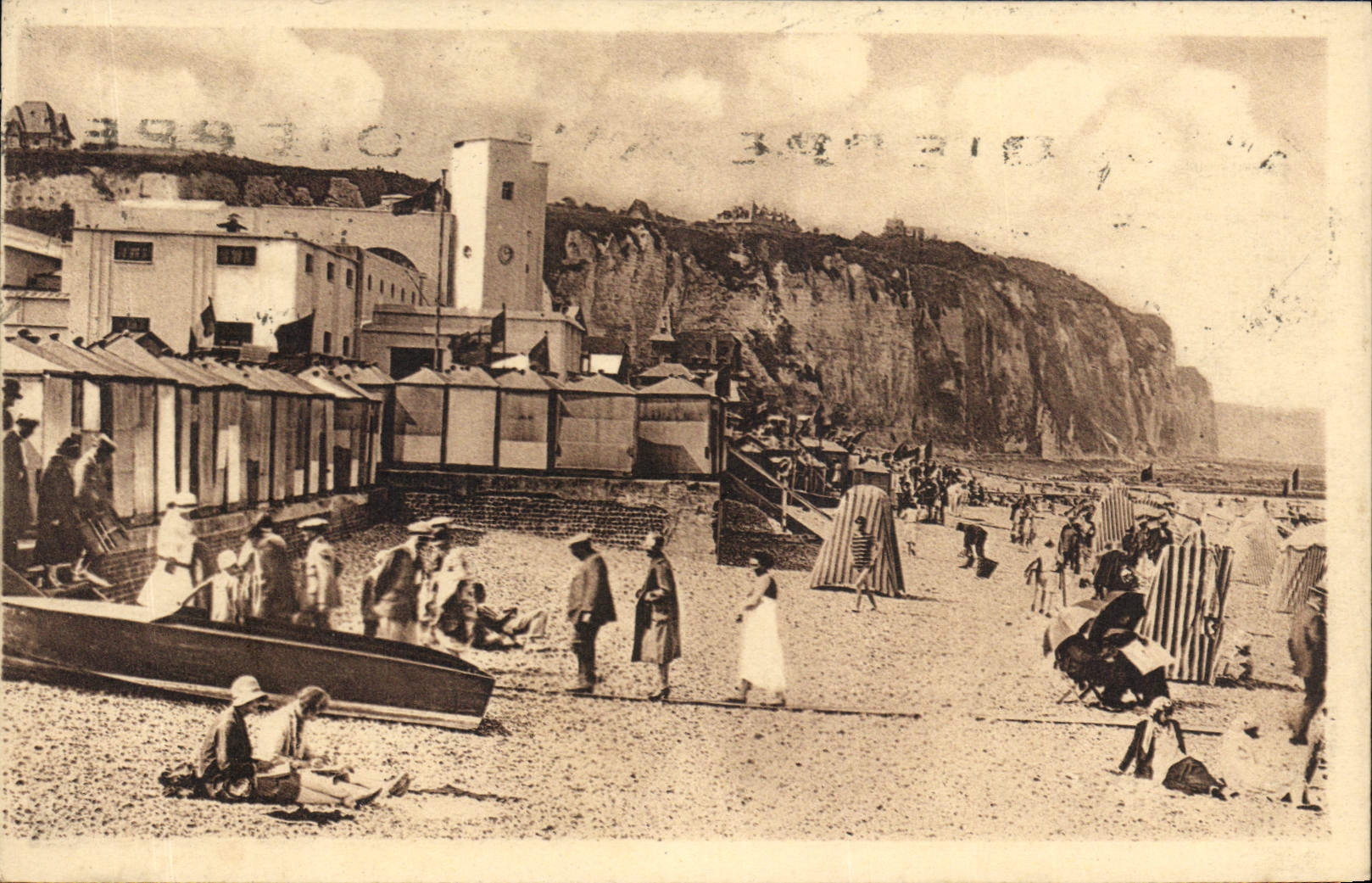 CPA Dieppe la place le casino et les Falaises 