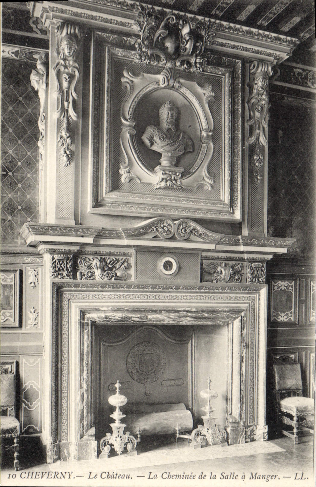 CPA Cheverny Le Chateau La Cheminiee de la Salle a manger