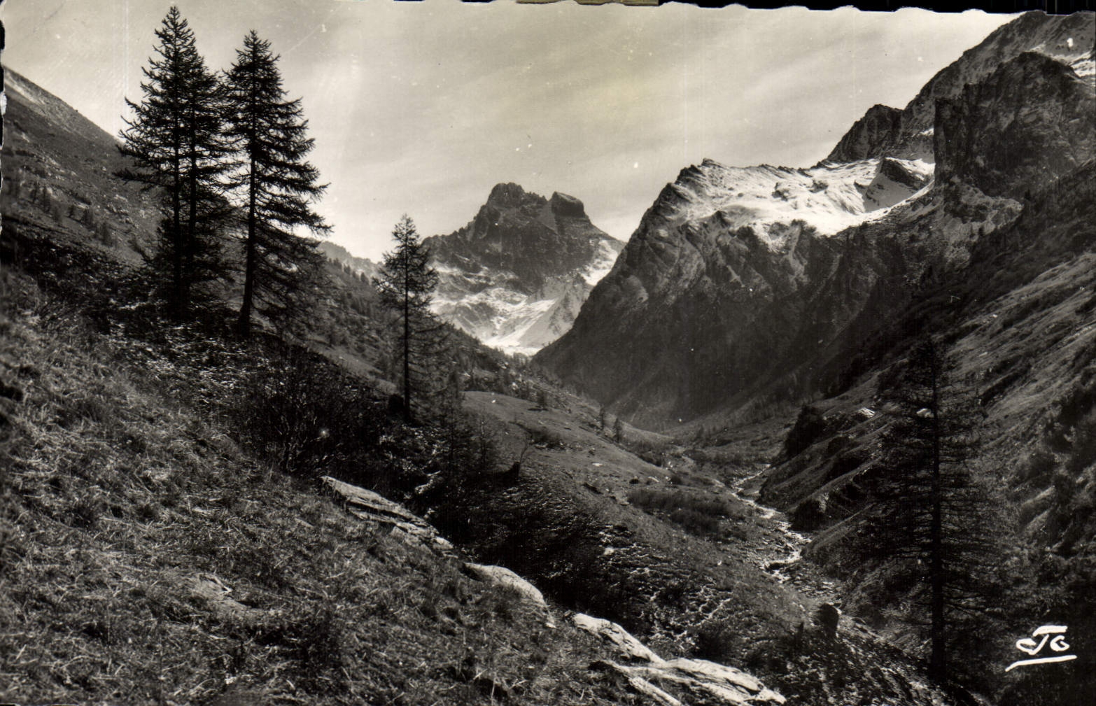 CPM Les Alpes La vallee du Haut Guil La Grande Aiguillette Rocher Moulon