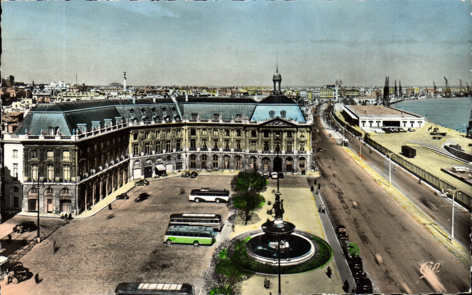 CPM Bordeaux Panorama vers la Place de la Bourse et les Quais 