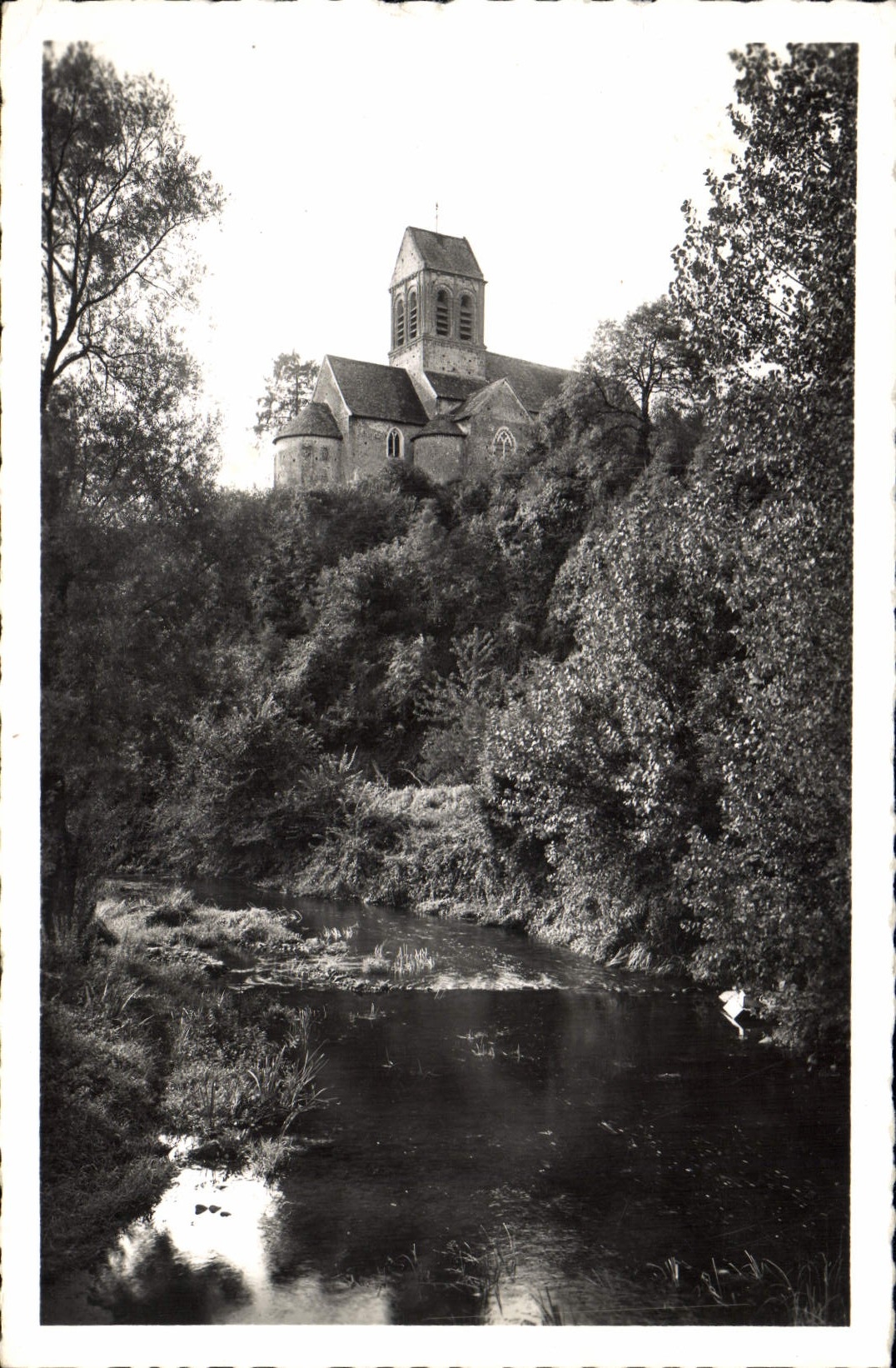 CPA Les Alpes mancelles Saint Ceneri le Gerei Orne L'Eglise 