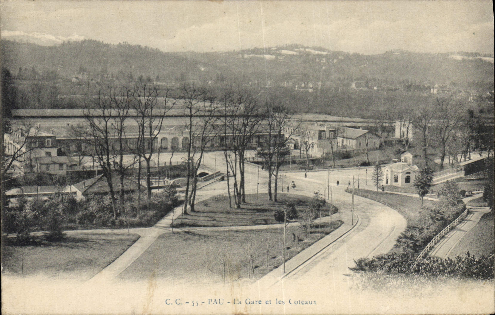 CPA Pau La gare et les corceaux 