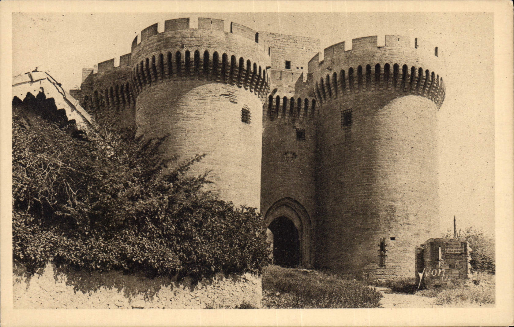 CPA Villeneuve les Avignon Porte Fortifiee du Fort Saint Andre