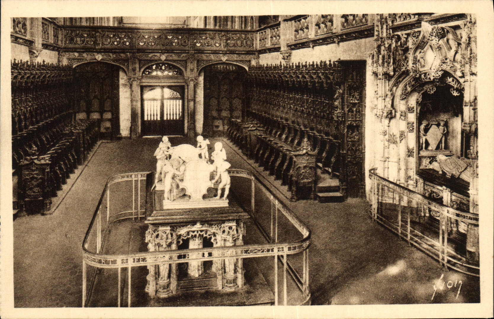 CPA Bourg Ain Eglise de Brou le choeur et le mausolee de Philibert le Beau