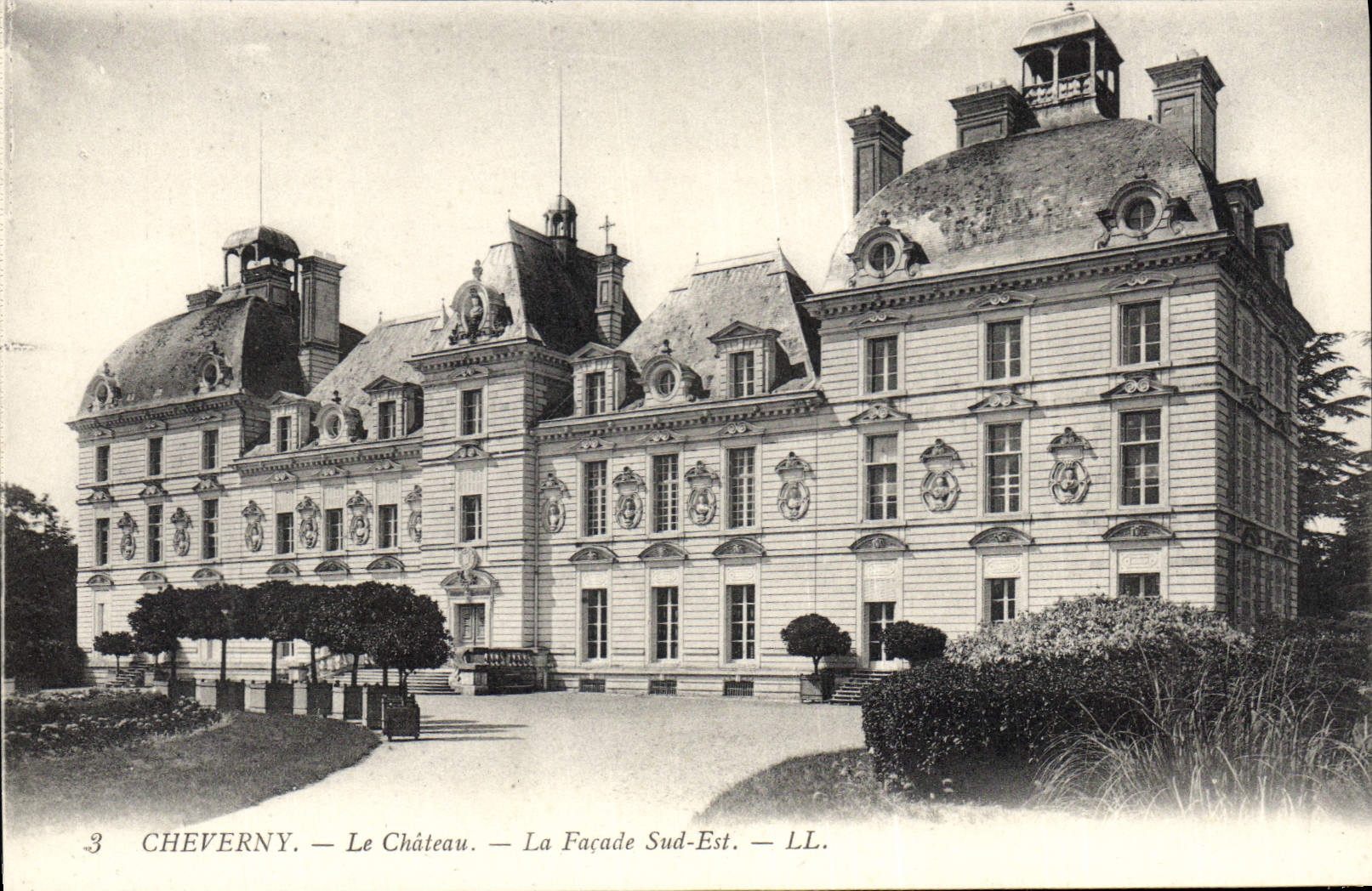 CPA Cheverny le chateau la facade Sud Est
