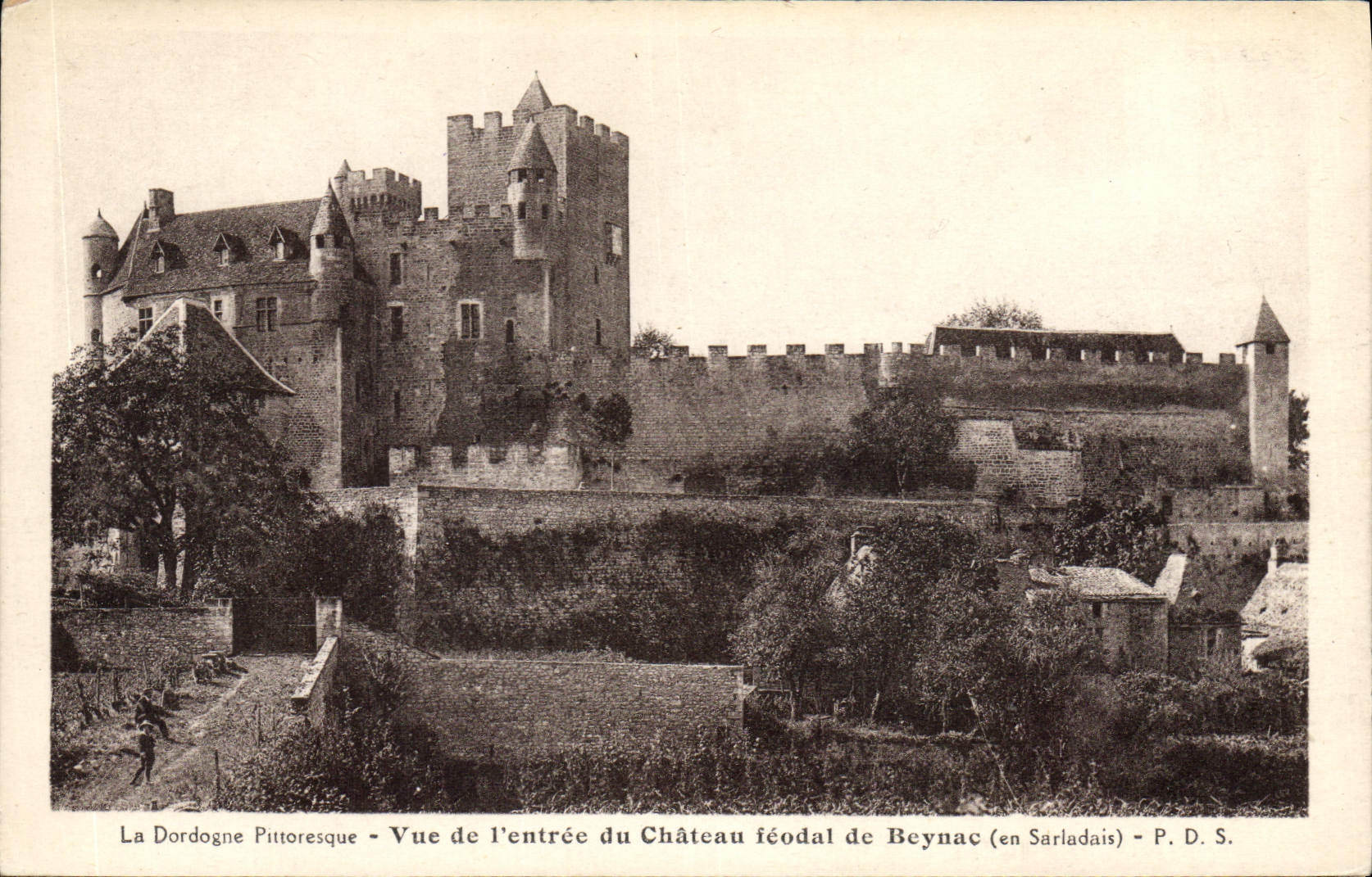 CPA La Dordogne Pittoresque Vue de l'entree du Chateau Feodal de Beynac en Sarladais 